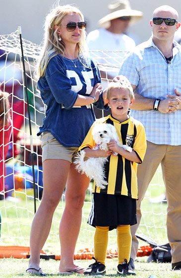 soccer mom outfit
